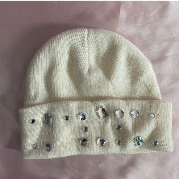 Beanie with gems - Picture 2 of 3